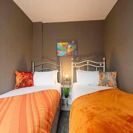 Art-Filled Bohemian 1 Bedroom Apt 2 Beds Colourful Praise Inn Apartment Kingston upon Hull Exterior photo